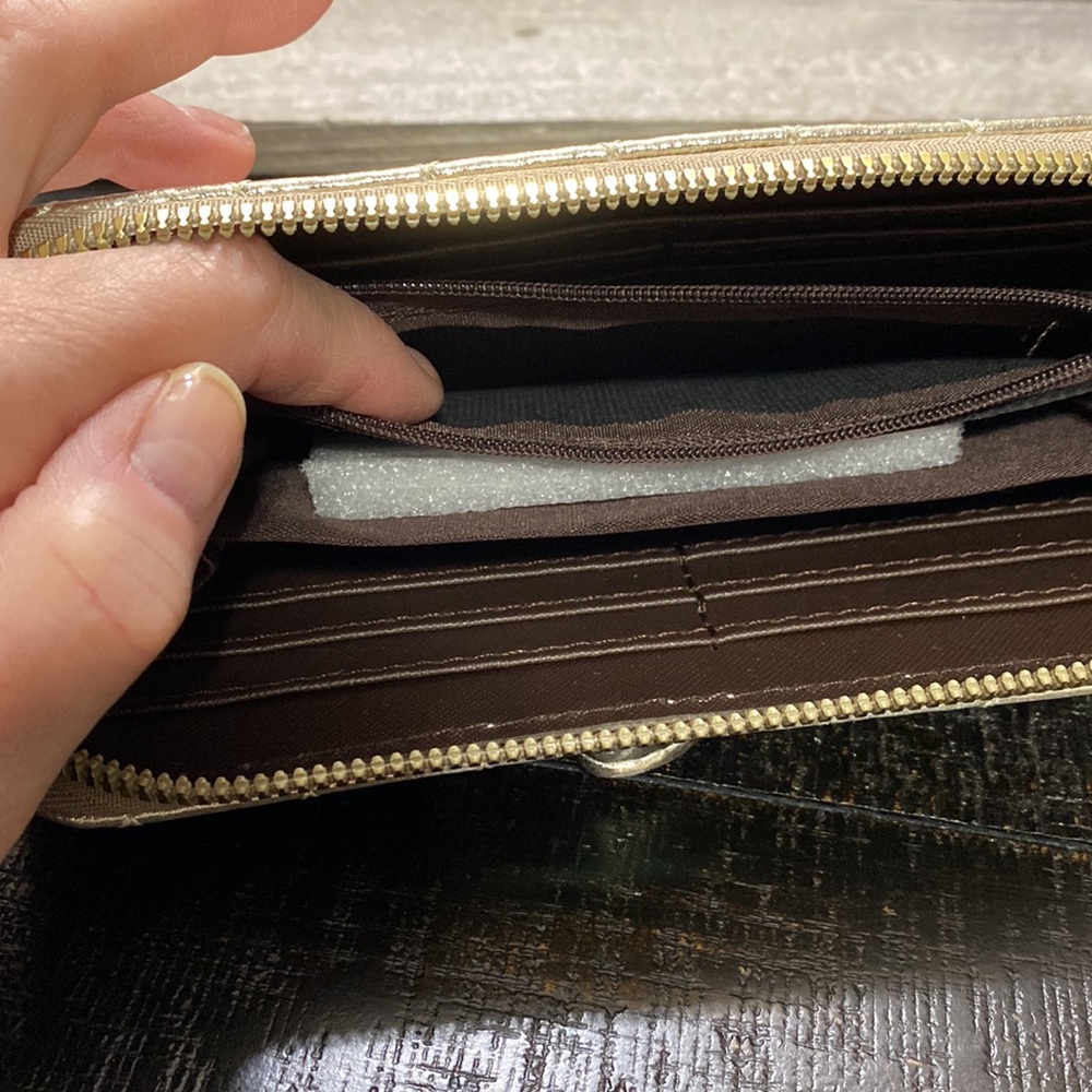 NEW! Champagne Tatum Quilted Wristlet Wallet!! - Picture 5 of 7
